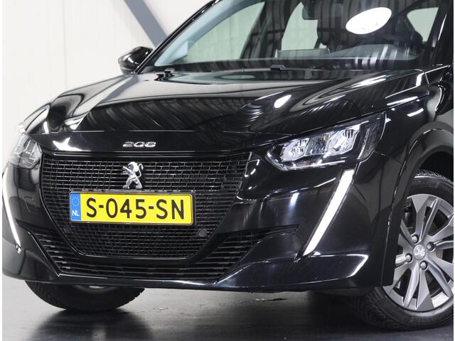 Peugeot e-208 Active Pack 50kWh 136PK | 1ste eigenaar | ACCURAPPORT 96% | 3 FASE | Armsteun | Navigatie | Climate Control | Parkeersensoren | 16"LMV | AUTOMAAT | Isofix |