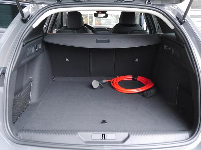 Peugeot e-308 SW Allure EV 54 kWh | Nieuw uit voorraad | Navigatie | 360 camera | 18inch | Getint Glas | Led Koplampen