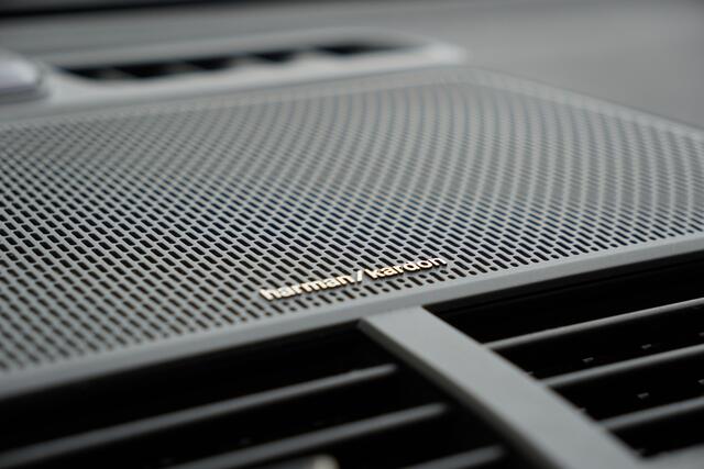 Polestar 2 Long Range Dual Motor Launch Edition 78kWh / Glasdak / Co Pilot / Trekhaak / Dealer auto / Harman Kardon / Memory /