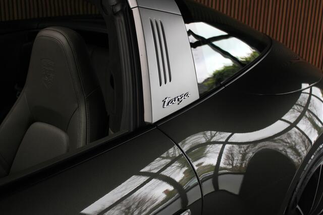 Porsche 911 3.0 4 Leer Navi Camera Bose Climate Alcantara binnenhemel (zwart) PDC Stoelverwarming Carplay Xenon LM velgen