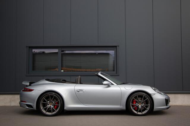 Porsche 911 Cabrio 3.0 Carrera 4S 420PK | ACC | Burmester | PDCC | Sportuitlaat | Achterasbesturing | Ventilatie | Sport Chrono | Memory | Stuurverwarming | Camera | 20" | Keyless | Alarm | Dealer OH. | 911 cabrio