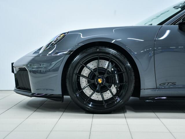 Porsche 911 Carrera 4 GTS