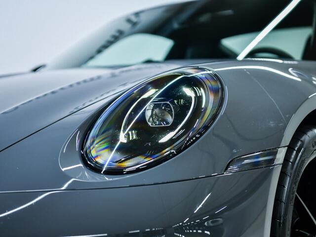 Porsche 911 Carrera 4 GTS