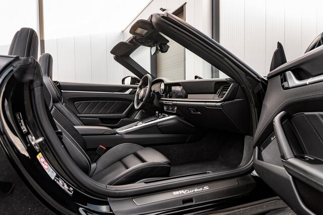 Porsche 911 Cabriolet (992) Turbo S - Deep Black Metallic - IPE sportuitlaat