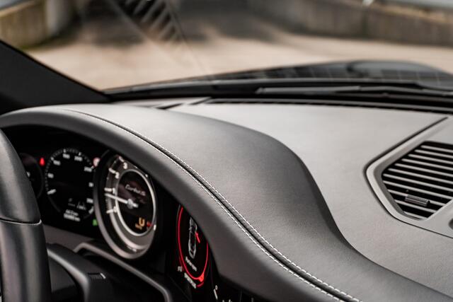 Porsche 911 Cabriolet (992) Turbo S - Deep Black Metallic - IPE sportuitlaat