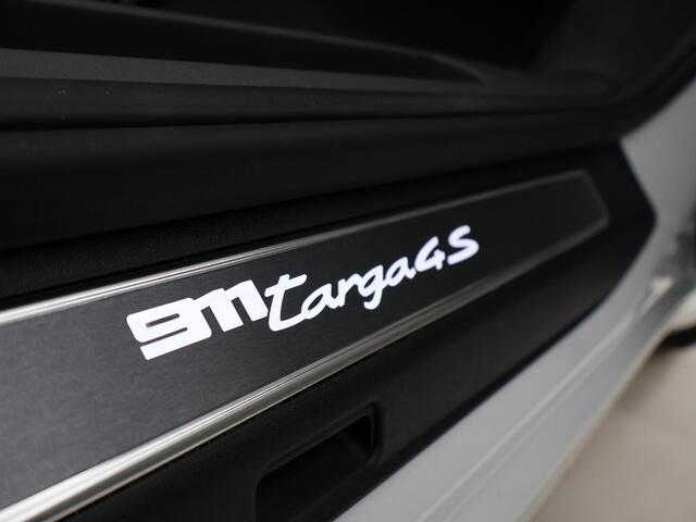 Porsche 911 TARGA 4S 3.0 992 ORIG. NL *17.979 KM* + SPORTUITLAAT / SFEERVERLICHTING / 360 CAMERA