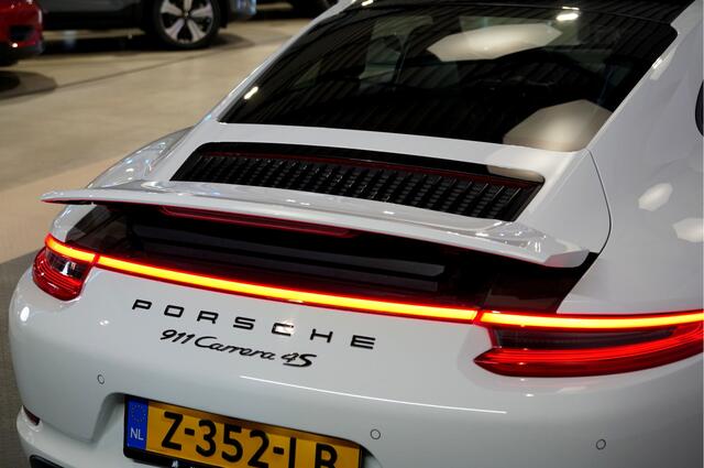 Porsche 911 3.0 Carrera 4S 309kW/420pk PDK7 SPORT CHRONO + PANORAMADAK + BOSE SOUND + PDLS+ LED DONKER + SPORTSTOELEN LEER + PASM + PCM NAVIGATIE + SPORTUITLAAT + STOELVERWARMING + CAMERA + CRUISE CONTROL + PARKSENSOREN + 20" LM-VELGEN!!