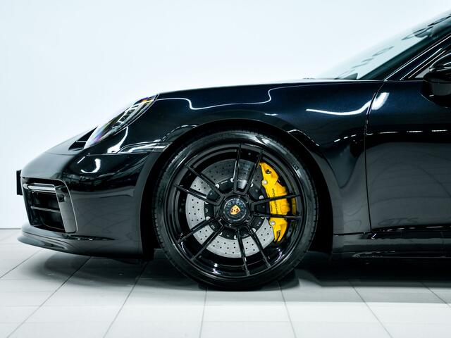 Porsche 911 Carrera 4 GTS