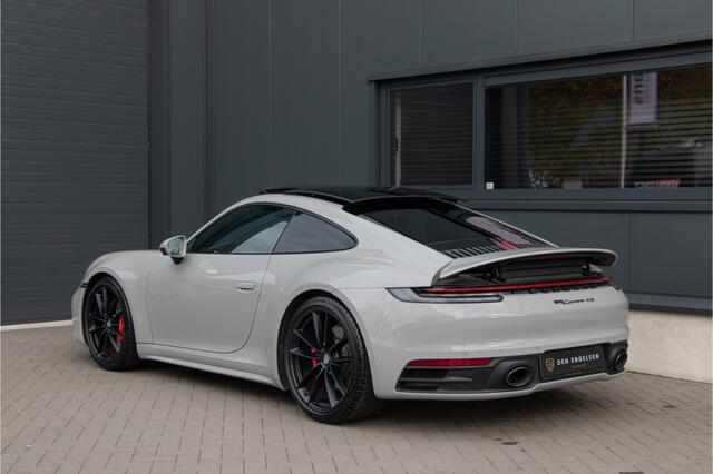 Porsche 911 3.0 Carrera 4S 450PK | ACC | Lift | 360 Cam | Sportdesign | PDLS+ | Krijt Grijs Sportuitlaat | Ventilatie + Verwarming | Sportchrono | Pano | Memory | Bose | Dealer O.H | Stuurverwarming | Alcantara | 992 4S | 18-wegs en Memory |Lederpack+ | 20/21"| N.