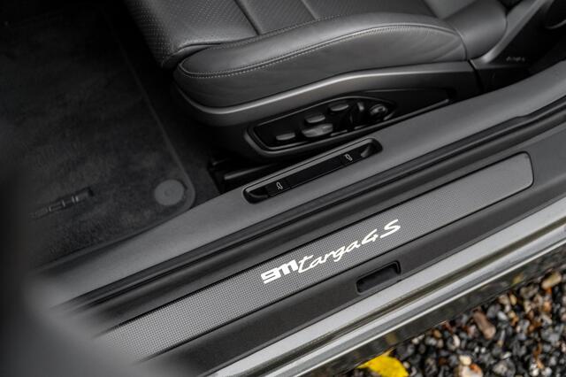 Porsche 911 3.0 Carrera 4S Targa Heritage Edition 450pk | Dealeronderh. | Burmester®High-End | SportChrono+ |