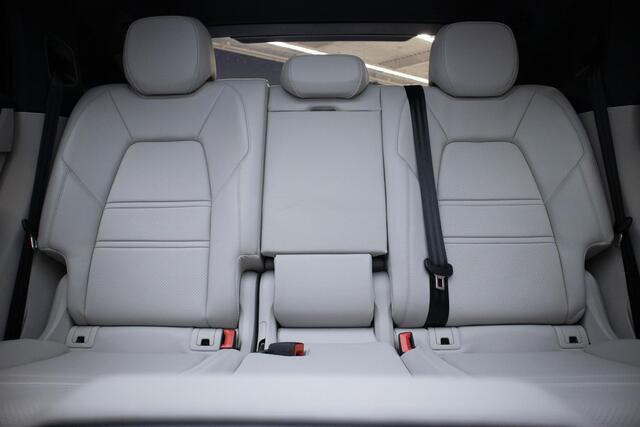 Porsche CAYENNE Coupé 3.0 E-Hybrid | 21 inch | 360 Camera | Panoramadak |