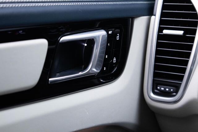 Porsche CAYENNE Coupé 3.0 E-Hybrid | 21 inch | 360 Camera | Panoramadak |