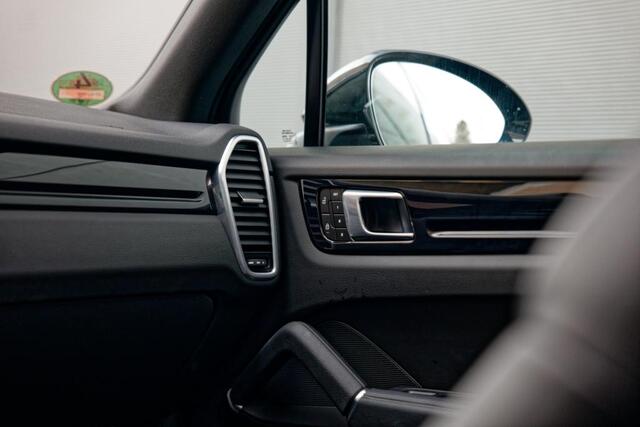 Porsche CAYENNE 3.0 E-Hybrid Luchtvering, Panoramadak, 21" LM velgen, enz