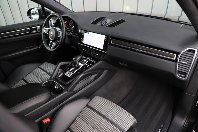 Porsche CAYENNE Coupé 3.0 E-Hybrid Aut8 | 463PK | Sport-design | Achterasbesturing | Luchtvering | Matrix-led | Bose | Sport-chrono | Sfeerverlichting | Memory | 2022.