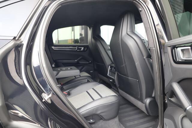 Porsche CAYENNE Coupé 3.0 E-Hybrid Aut8 | 463PK | Sport-design | Achterasbesturing | Luchtvering | Matrix-led | Bose | Sport-chrono | Sfeerverlichting | Memory | 2022.