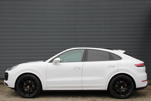 Porsche CAYENNE Coupé 3.0 E-Hybrid Carrarawit Metallic Panoramadak Luchtvering Achterasbesturing Softclose Vol-Leder NL-Auto