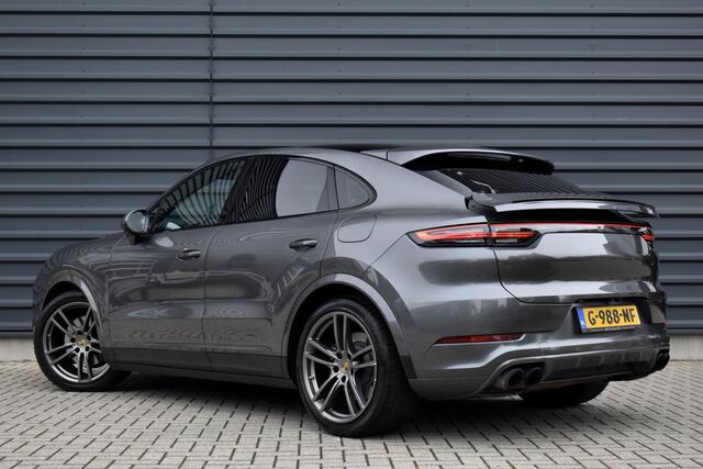 Porsche CAYENNE Coupé 3.0 E-Hybrid 462pk | Panoramadak | Sport Chrono | Achterasbesturing | 21'' Velgen | Leder Dashbord | Orig. NL |