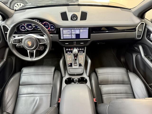 Porsche CAYENNE 3.0 E-Hybrid, 463Pk, 2021, 2de eigenaar, Dealer onderhouden, Panoramadak, Volledig leder, 18 voudig verstelbare stoelen, 360" camera, Sport chrono, Stoelverwarming, Apple carplay, Blind spot, Adaptieve cruise control,
