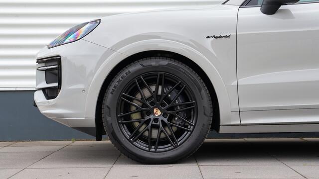 Porsche CAYENNE Coupé 3.0 E-Hybrid SportDesign | Head-up | Sportuitlaat | HD Matrix | Bijrijdersdisplay | Soft-Close | BOSE Sound | Trekhaak