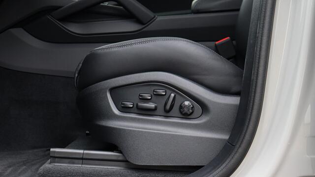 Porsche CAYENNE Coupé 3.0 E-Hybrid SportDesign | Head-up | Sportuitlaat | HD Matrix | Bijrijdersdisplay | Soft-Close | BOSE Sound | Trekhaak