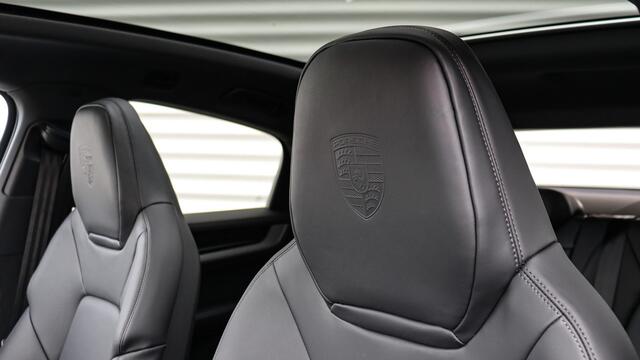 Porsche CAYENNE Coupé 3.0 E-Hybrid SportDesign | Head-up | Sportuitlaat | HD Matrix | Bijrijdersdisplay | Soft-Close | BOSE Sound | Trekhaak