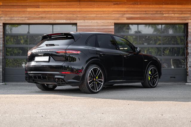 Porsche CAYENNE 3.0 E-Hybrid SportDesign | 22inch | StoelClimate | BOSE | SportUitl