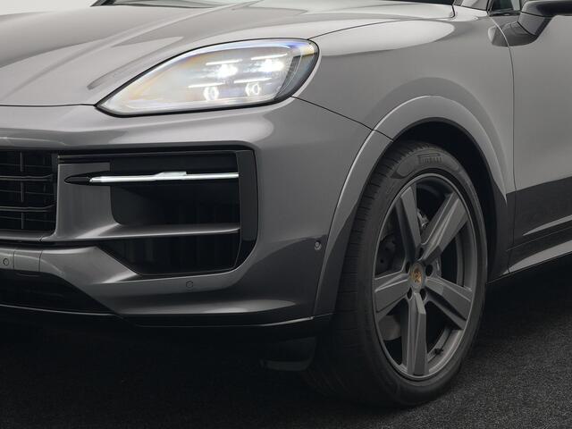 Porsche CAYENNE Coupé 3.0 E-Hybrid Plug In Hybrid 462PK Dealer O.H Facelift PHEV | Panodak | Luchtvering | Sportuitlaat | 4 Wiel Besturing | PDLS+ | Sport Chrono | InnoDrive Adaptive Cruise | SportDesign | Head up | Soft Close | 22"L.M | 360 Camera | 18-voudige leder