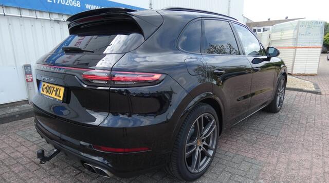 Porsche CAYENNE 4.0 V8 551PK TURBO,Pano,360,Nightvision,Trhaak