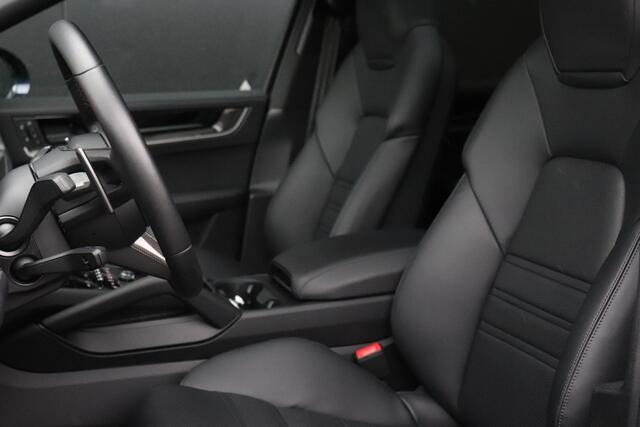 Porsche CAYENNE Coupé 3.0 E-Hybrid SPORTCHRONO | PANO | TREKHAAK | LUCHTVERING | LEDER | SOFT-CLOSE|
