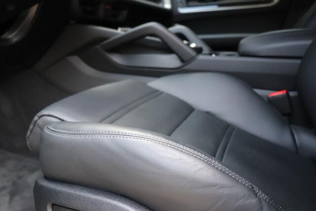 Porsche CAYENNE Coupé 3.0 E-Hybrid SPORTCHRONO | PANO | TREKHAAK | LUCHTVERING | LEDER | SOFT-CLOSE|