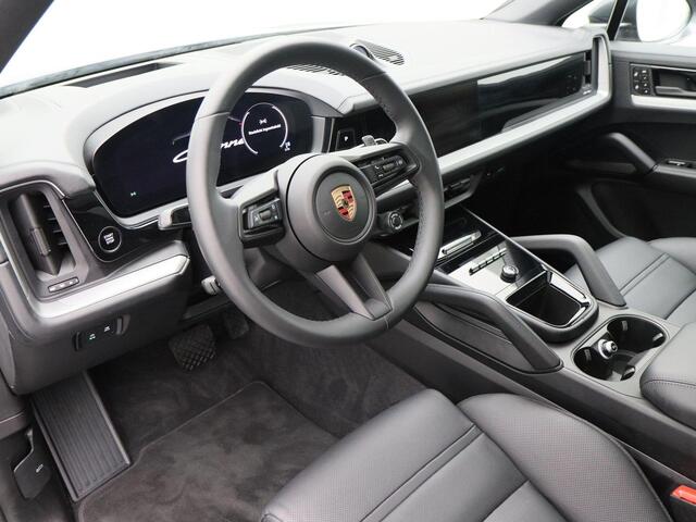 Porsche CAYENNE Coupé 3.0 E-Hybrid | Full LED | Trekhaak | Bose Audio | Panorama Dak | 360? Camera | Carplay | 18 Ledig Elektrische Stoelen | Parkeersensoren | Adaptive Cruise | Stoel Verwarming en Ventilatie | Navigatiesysteem | 22 Inch | 23.710 Km!!