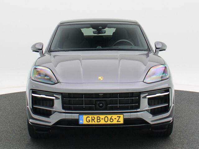 Porsche CAYENNE Coupé 3.0 E-Hybrid | Full LED | Trekhaak | Bose Audio | Panorama Dak | 360? Camera | Carplay | 18 Ledig Elektrische Stoelen | Parkeersensoren | Adaptive Cruise | Stoel Verwarming en Ventilatie | Navigatiesysteem | 22 Inch | 23.710 Km!!