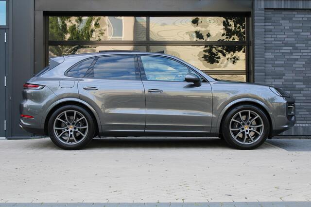 Porsche CAYENNE 3.0 E-Hybrid | NAP | PANO | HUD | MEMORY | SPORTUITLAAT | BOSE | STUURVERW |