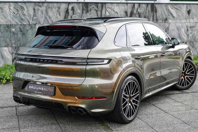 Porsche CAYENNE 3.0 E-Hybrid Aventurine Green PTS |Sport design pakket|Head-up|Trekhaak|22inch|