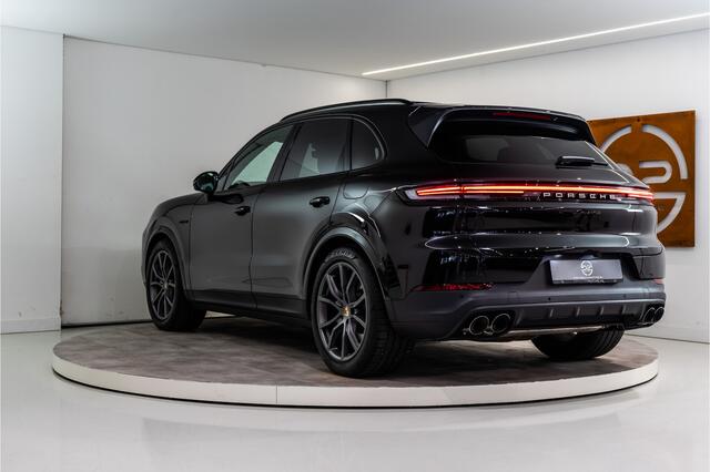 Porsche CAYENNE 3.0 E-Hybrid Facelift 470PK | Luchtvering | Pano | Bose | Chrono | Sfeer | 24 MND Garantie