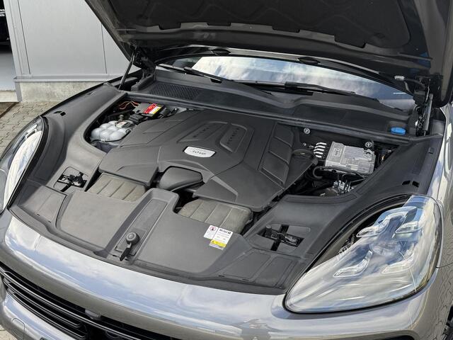 Porsche CAYENNE 3.0 340 PK | Achteras besturing | Pano dak | Trekhaak | Leder dashboard | Luchtvering