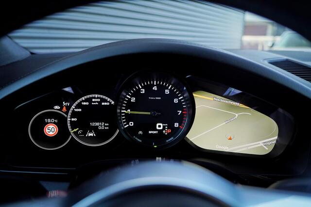 Porsche CAYENNE 3.0 E-Hybrid / Pano / Massage / Trekhaak / Luchtvering / Rear Seat Entertainment