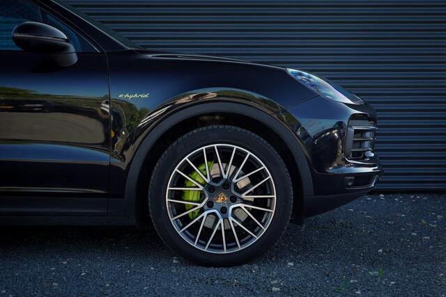 Porsche CAYENNE 3.0 E-Hybrid / Pano / Massage / Trekhaak / Luchtvering / Rear Seat Entertainment