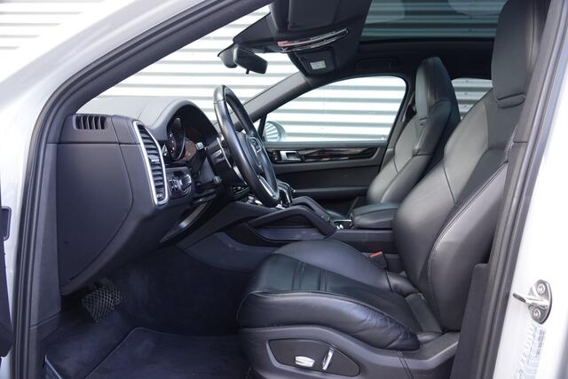 Porsche CAYENNE Coupé 3.0 | Pano | Sport Design | Trekhaak | Sport Chrono | ACC | HUD | Bose |