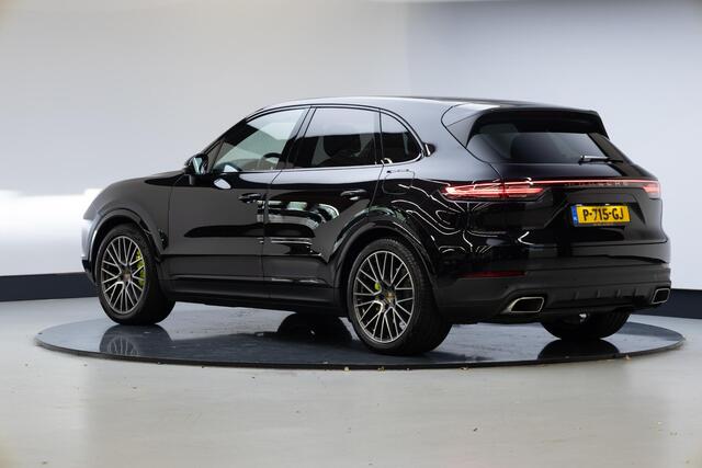 Porsche CAYENNE 3.0 E-Hybrid | 21 Inch | Panoramadak | Luchtvering | 360 Camera | Trekhaak | Leder |