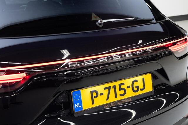Porsche CAYENNE 3.0 E-Hybrid | 21 Inch | Panoramadak | Luchtvering | 360 Camera | Trekhaak | Leder |