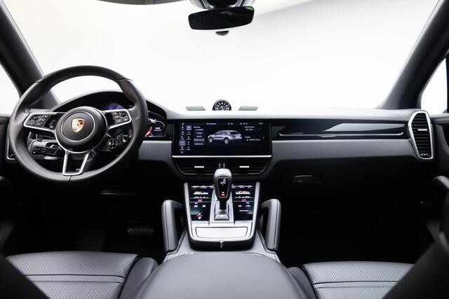 Porsche CAYENNE 3.0 E-Hybrid | 21 Inch | Panoramadak | Luchtvering | 360 Camera | Trekhaak | Leder |