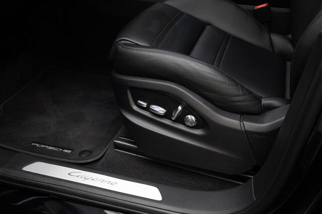 Porsche CAYENNE 3.0 E-Hybrid | 21 Inch | Panoramadak | Luchtvering | 360 Camera | Trekhaak | Leder |