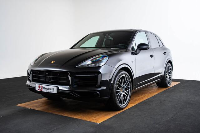 Porsche CAYENNE 3.0 E-Hybrid Panoramadak - Comfortstoelen - Stuurbekrachtiging Plus - Sport Chrono Pakket - Sound systeem BOSE - Head Up - Parkassist voor/achter - 3D Surround View - Luchtvering -
