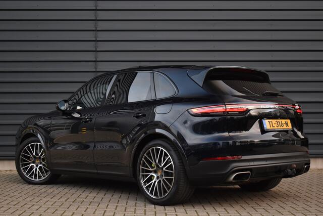 Porsche CAYENNE 3.0 E-Hybrid 462pk | Panoramadak | Trekhaak | 360 Camera | Sport Chrono | Bose | Stuurverwarming | Luchtvering | Orig. NL |