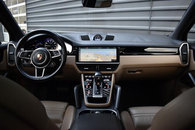 Porsche CAYENNE 3.0 E-Hybrid 462pk | Panoramadak | Trekhaak | 360 Camera | Sport Chrono | Bose | Stuurverwarming | Luchtvering | Orig. NL |