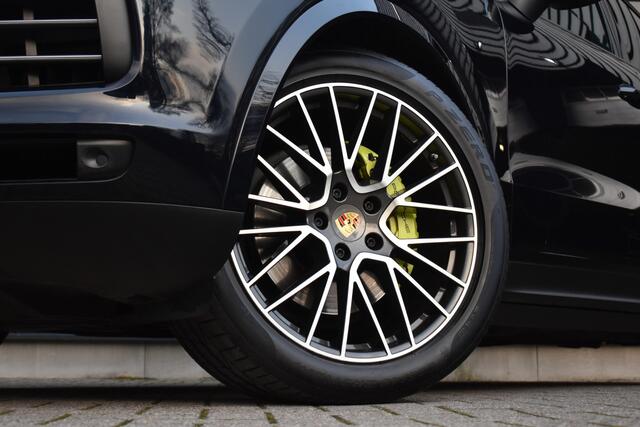 Porsche CAYENNE 3.0 E-Hybrid 462pk | Panoramadak | Trekhaak | 360 Camera | Sport Chrono | Bose | Stuurverwarming | Luchtvering | Orig. NL |