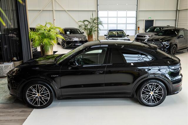 Porsche CAYENNE Coupé 3.0 E-Hybrid | Sportdesign | Sportuitlaat | vierwielsturing | Trekhaak | PASM | 360 | Bose | Innodrive | HUD | XPELL
