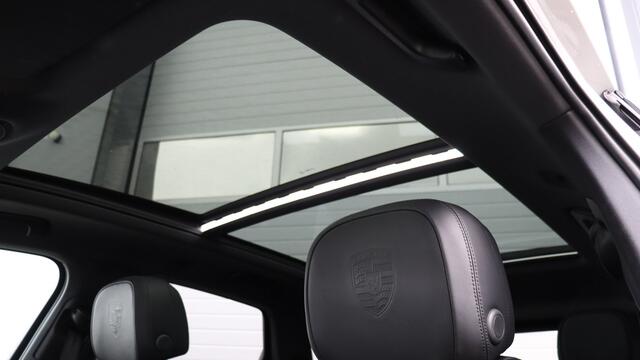 Porsche CAYENNE 3.0 E-Hybrid SportDesign | Panoramadak | BOSE Sound | Soft-Close | Bijrijdersdisplay | Trekhaak