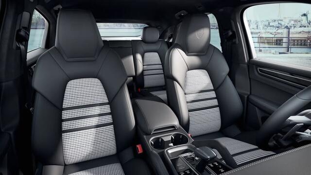 Porsche CAYENNE E-Hybrid Coupe